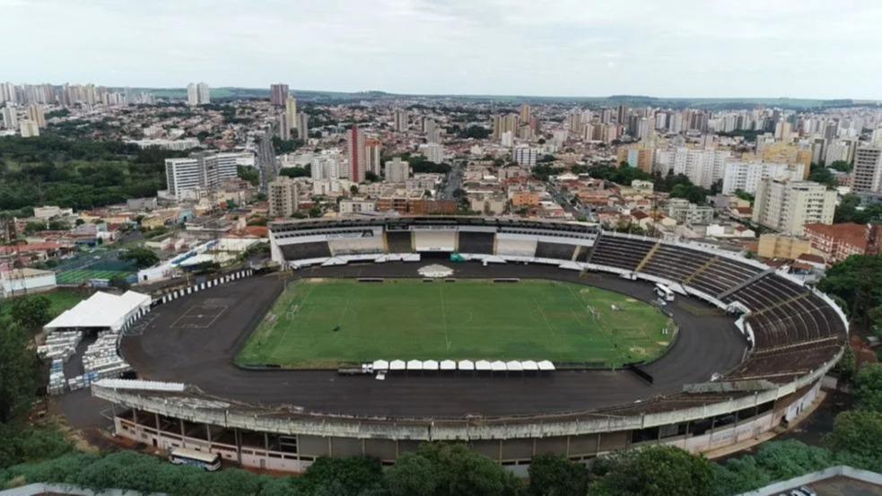 ESTÁDIO DE FUTEBOL EM UM LOCAL DENOMINADO CHACARA SAUDADE, RIBEIRÃO PRETO-SP