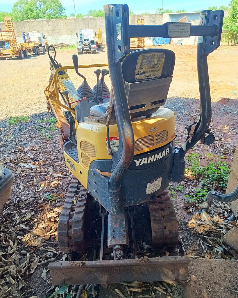 MINI ESCAVADEIRA YANMAR SV08
